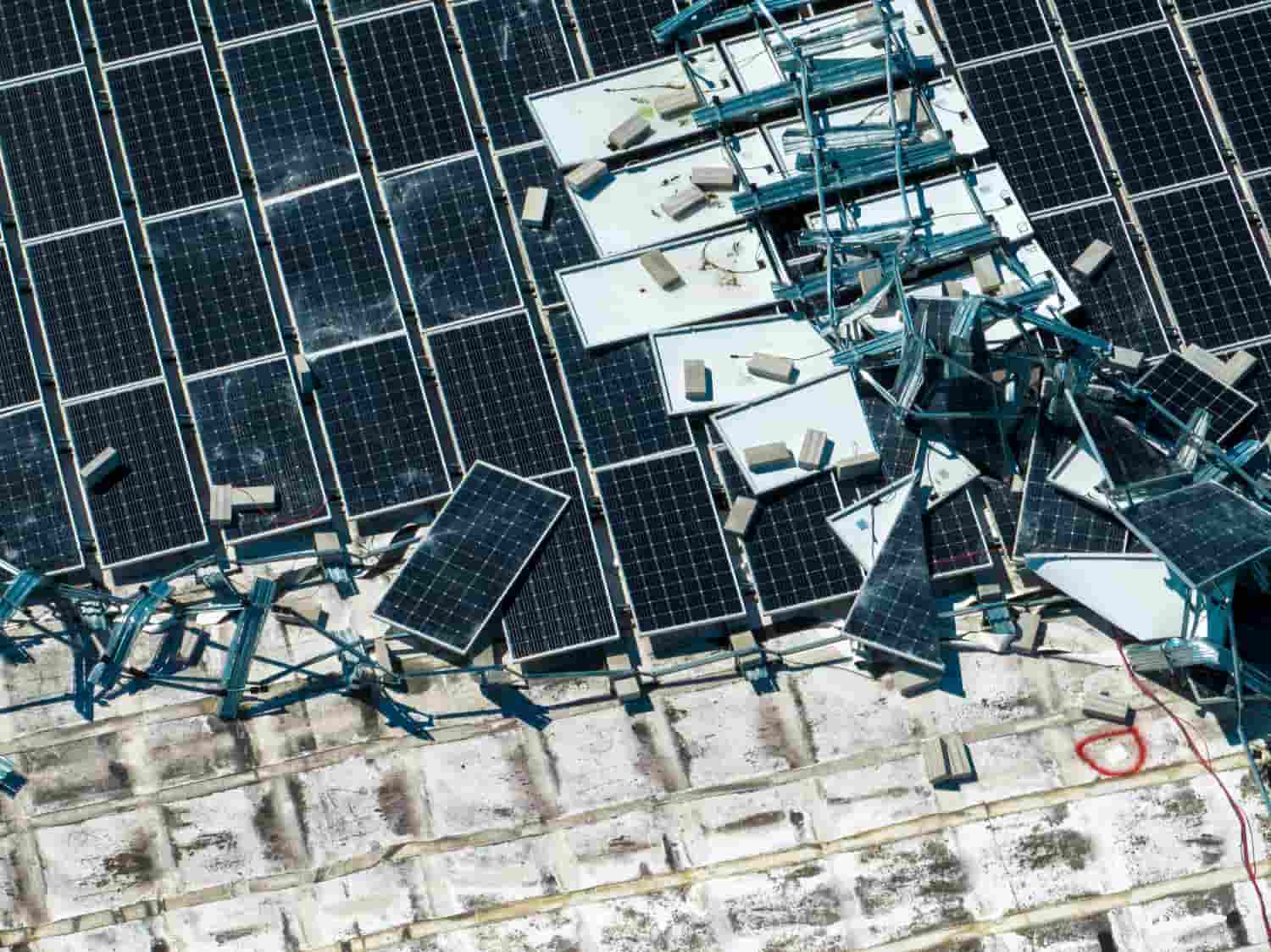Paneles solares en desuso