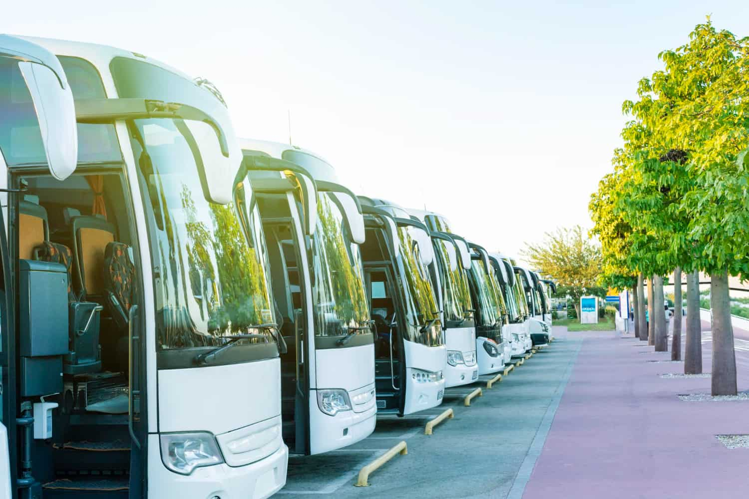 Autobús eléctrico 100% argentino propulsado por litio recorriendo las calles de La Plata